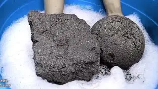 Dusty crunchy black 🖤 Sand Cement concrete crumble dipping in bubble water 💦💦 paste play Asmr 