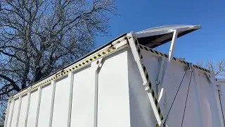 K&ouml;p Lastv&auml;xlarcontainer Ilab med &ouml;ppningsbar sida och taklock  p&aring; Klaravik