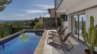 For SALE: Stunning Detached House