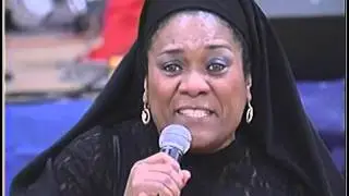 Omaj Carole Maroule ak viktim tranbleman de te 2010 la