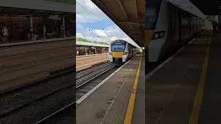 Thameslink Class 700 did a Depot horn and waved arriving into Hitchin Station