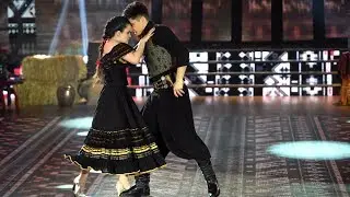 Juli&aacute;n Serrano y Sof&iacute;a Morandi apelaron al costado conmovedor en el Folklore