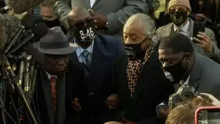 Floyd family, lawyers kneel to remember George Floyd as Chauvin trial begins