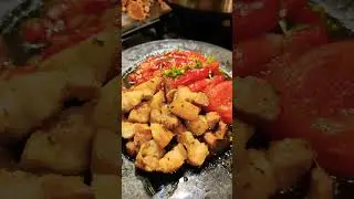 Friptura de porc cu mujdei, ardei copti si rosii coapte