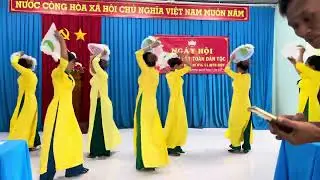 Múa trên đồng lúa vàng, (ngày hội Đại đoàn  kết ấp Dáng Hương)