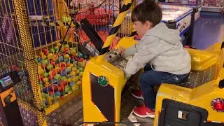 Yusuf oyun alanında jeton atarak kepçe kullandı.😱Helikoptere, motora bindi. 🚁🏍Birsürü oyun oynadı