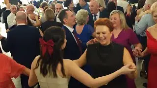 RELACJA NA ŻYWO! Poprzez ciemne lasy i wichury jechali ale do Złotego Dworu na Sylwestra zajechali!