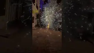 2nd floor tak gya 😱 #trending #diwali #crackers #eatingchallenge #dance  #lucknow #fireworks
