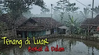 Hujan di Desa Ini Terlihat Tenang, Tapi Kisahnya Bikin Terdiam