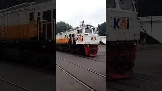 CC206 13 27 CPN KIRIM RANGKAIAN KA 66F/65F ARJUNO EKSPRES DI JPL 1 & 2 MASUK STASIUN SURABAYA KOTA