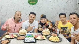 تعالوا شوفوا لمتنا الحلوه واحنا بنتسحر في اول يوم رمضان كل عام وانتم بخير