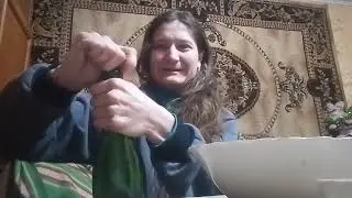 СТАРЫЙ НОВЫЙ ГОД. ДАЛИ ОГУРЦЫ. СЕЛИ УЖИНАТЬ-ОТМЕЧАТЬ. ОТКРЫЛИ ШАМПАНСКОЕ. БАХНУЛА ПЕРЕЦ. Я ПРИБОЛЕЛА