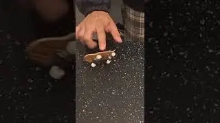 360 pop shuvit on fingerboard #fingerboarding #skateboarding #fingerboardtricks