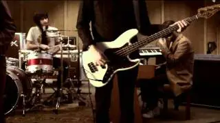 Kaiser Chiefs - Everything Is Average Nowadays (Official Video)
