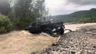 The naughty girl making it across steep incline on departure #39s #sas #toyota #pickup 