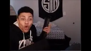 TSM Myth unboxing his new keyboard