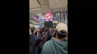XMAS tree lighting ceremony at the Eaton Centre 🎄#christmastree #torontoevents #eatoncentre #yyz