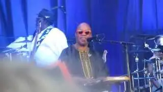 Stevie Wonder Improvises a Country Song on Harpejji