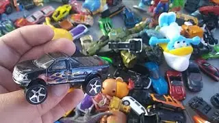 Hot wheels hunting at the flea market!!!