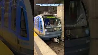Ein Siemens C1 der MVG U-Bahn M&uuml;nchen f&auml;hrt als U7 nach Neuperlach Zentrum am Hauptbahnhof ab