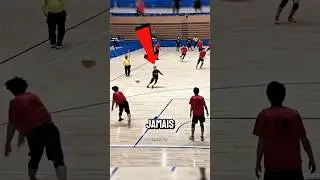 Cette fille a sauv&eacute; son &eacute;quipe avec un geste INCROYABLE 💀