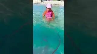 Naomi saw a big jellyfish in the sea. Funny Baby short!