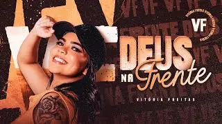 DEUS NA FRENTE - Vitória Freitas (Clipe Oficial)