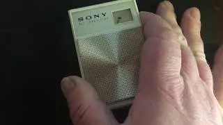Vintage 1968 Sony Transistor Radio 2R-28 Working