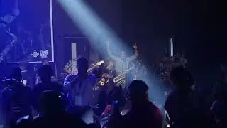 Ol&uacute;s&eacute;gun and The Stallion- Soft Life Anthem (Live)