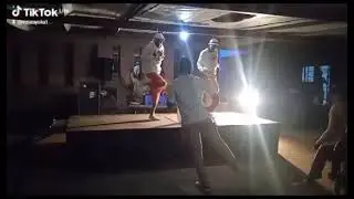 MZAZA YOKA performing #GAE LAME MAJWANENG @ MOCHUDI (NOTWANE BAR)🙏🔥