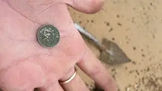 Metal Detecting on UK Beach 2016 - coins galore....#22 180 felixstowe hunter
