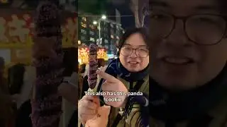 This choco banana streetfood dessert is sooo good! Must try in Japan! #chocobanana #streetfoodjapan