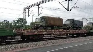 Unique Military Vehicles Carrying in Train||👁👁👁👁💓💓💓🏍🏍🏍|| Aisa Video Kom Dikney Ko Milta Hai.