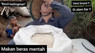 Raw rice eating//Makan beras mentah di sungai bareng bocil_Sukono
