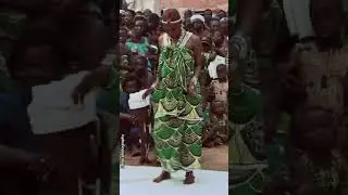 La danse des adeptes sakpata à Ouidah