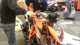 KTM SUPERDUKE 1290 R Part 1: unboxing