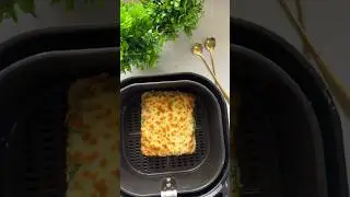 Air Fryer Cheese Garlic Pav 🧄🧀| Easy Cafe Style Garlic Bread Recipe | Indian Air Fryer Snack Idea