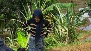 WAH SERU BANGET MAIN LUMPUR SAMBIL NANGKAP IKAN LANGSUNG MANDI BAREN