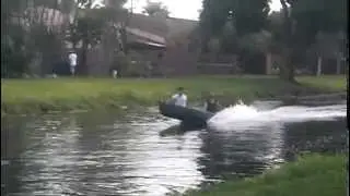 FAST COLEMAN CANOE MOTOR HONDA 15hp video 02