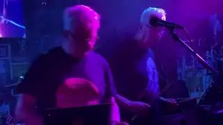 MetroGlow - Cloud Surfing 