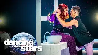 Lotte & Frank zetten hun eerste danspassen in een ontroerende rumba | Dancing With The Stars