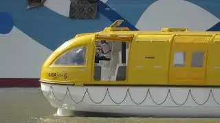 AIDAnova | Vorbereitung zur Emsüberführung : Aufziehen Tender-, & Rettungsboote  30.09.2018