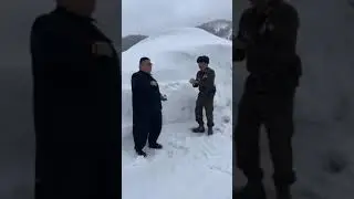 Ким Чен Ын играет в снежки 🤣