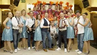 Mer Läve Hüt  -  The Jolly Family