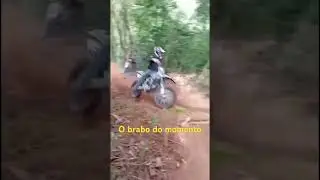 O brabo de inportada pulando na mata