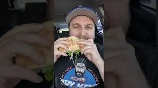 Пробую новый сэндвич от Оуэна Хана.