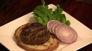 How to Make Burgers With Worcestershire & Onion Soup Mix : Burger Cooking Tips