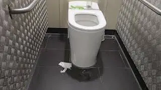 Heathrow Terminal 5 December 2025 How clean is toilet on biggest airport in UK? :)