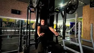 Decline chest press machine ( demonstration)