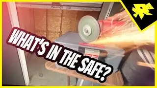 We found a safe in an abandoned storage unit￼!!